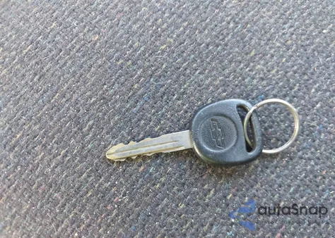 2000 Chevrolet Silverado 1500 z USA, uszkodzony, nr VIN 1GCEC14VXYE378477